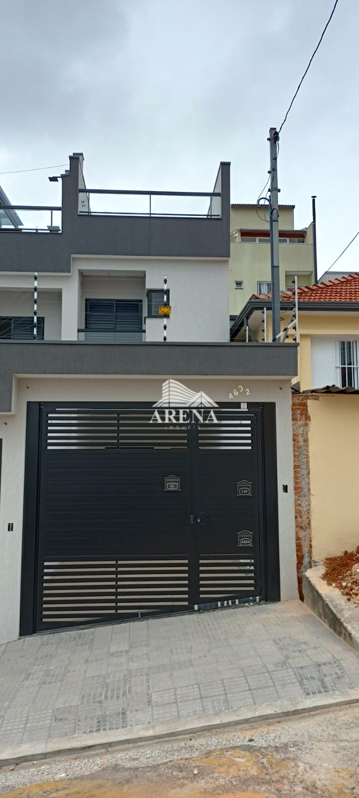 SOBRADO COM 3 DORMS, 2 VAGAS E ÁREA GOURMET