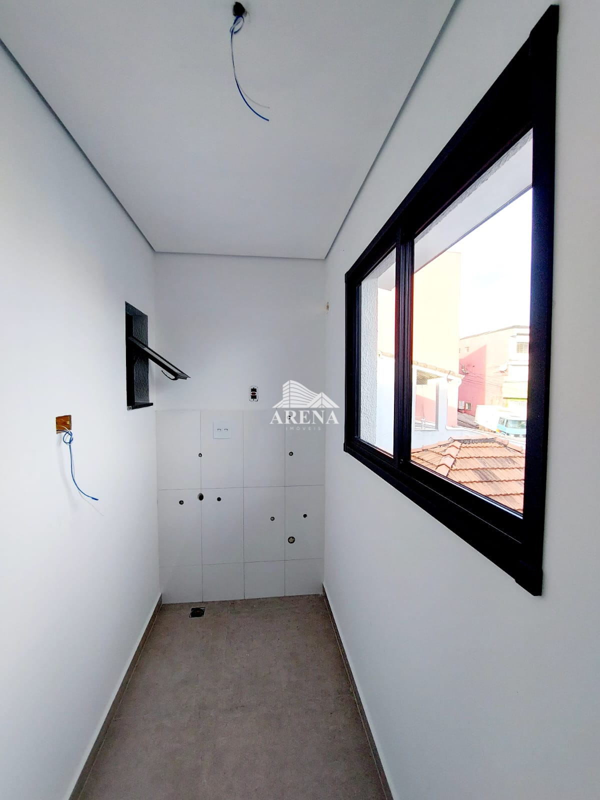 SOBRADO COM 3 DORMS, 2 VAGAS E ÁREA GOURMET