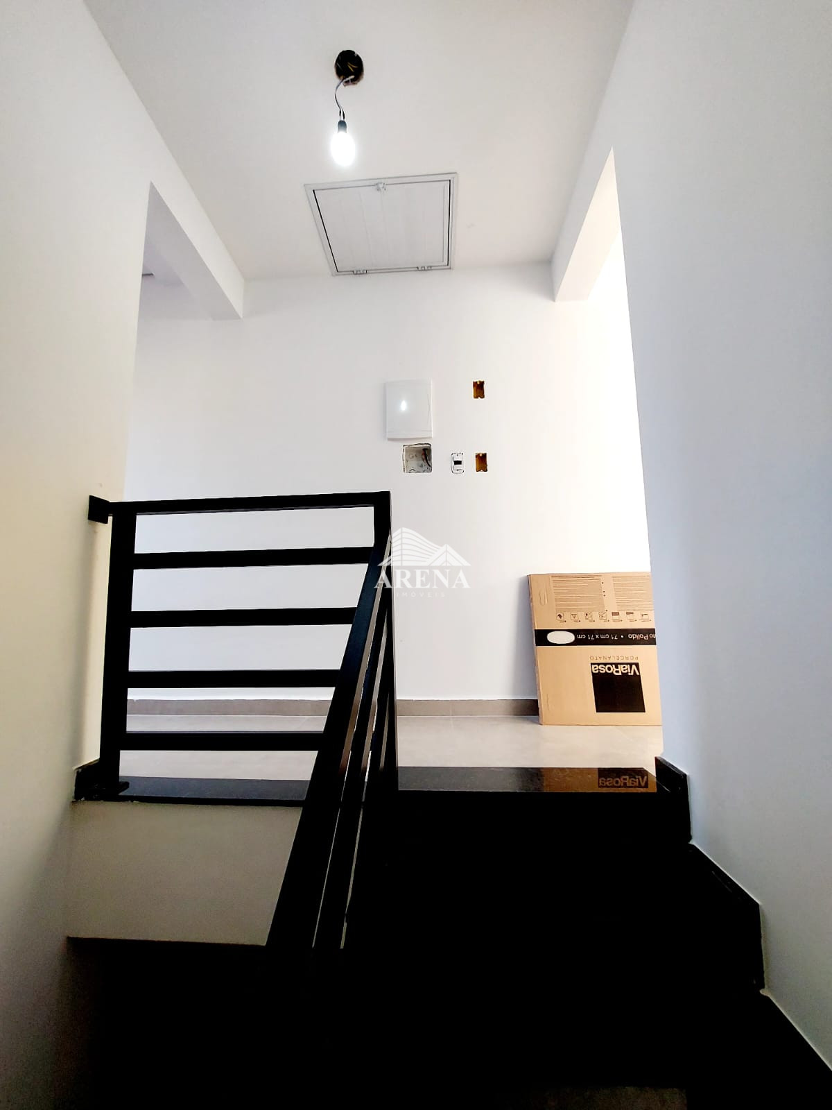 SOBRADO COM 3 DORMS, 2 VAGAS E ÁREA GOURMET