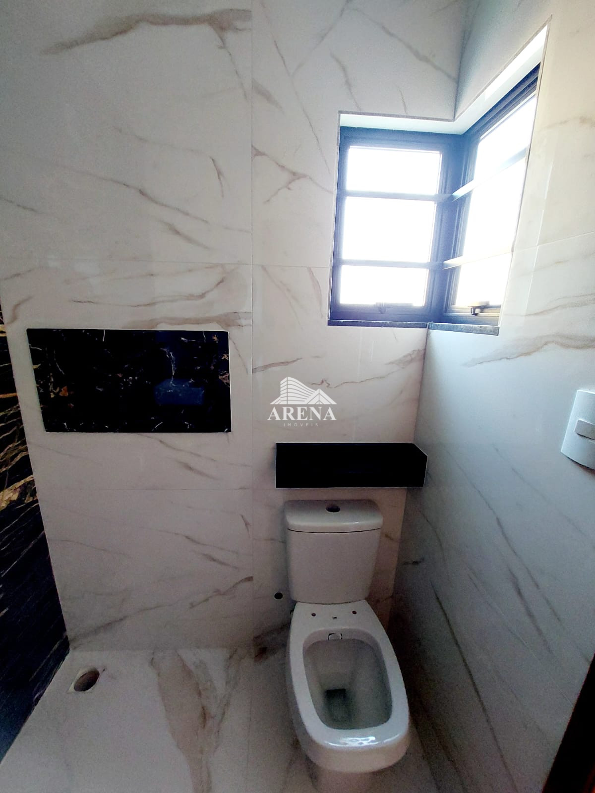 SOBRADO COM 3 DORMS, 2 VAGAS E ÁREA GOURMET