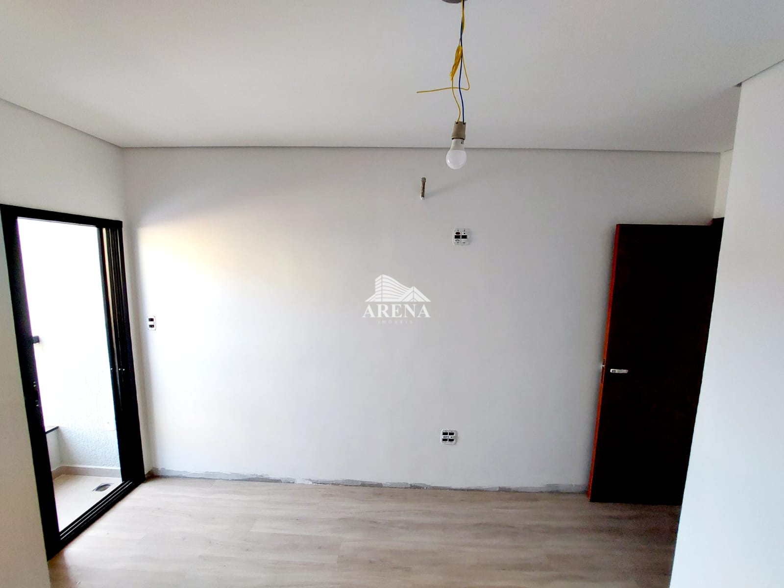 SOBRADO COM 3 DORMS, 2 VAGAS E ÁREA GOURMET