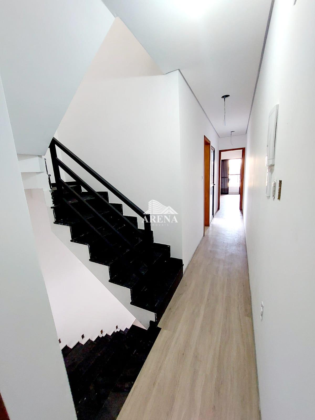 SOBRADO COM 3 DORMS, 2 VAGAS E ÁREA GOURMET