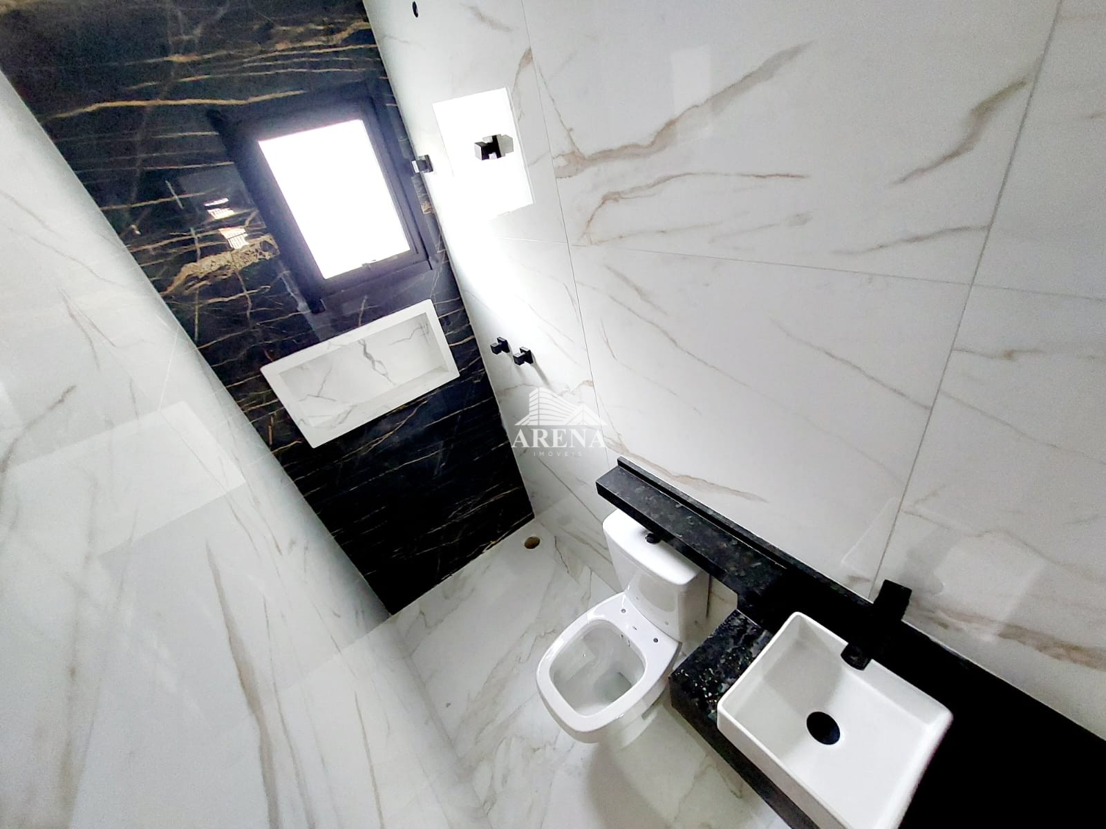 SOBRADO COM 3 DORMS, 2 VAGAS E ÁREA GOURMET