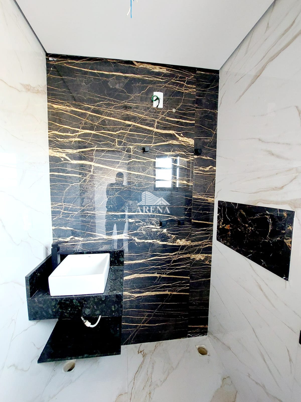 SOBRADO COM 3 DORMS, 2 VAGAS E ÁREA GOURMET