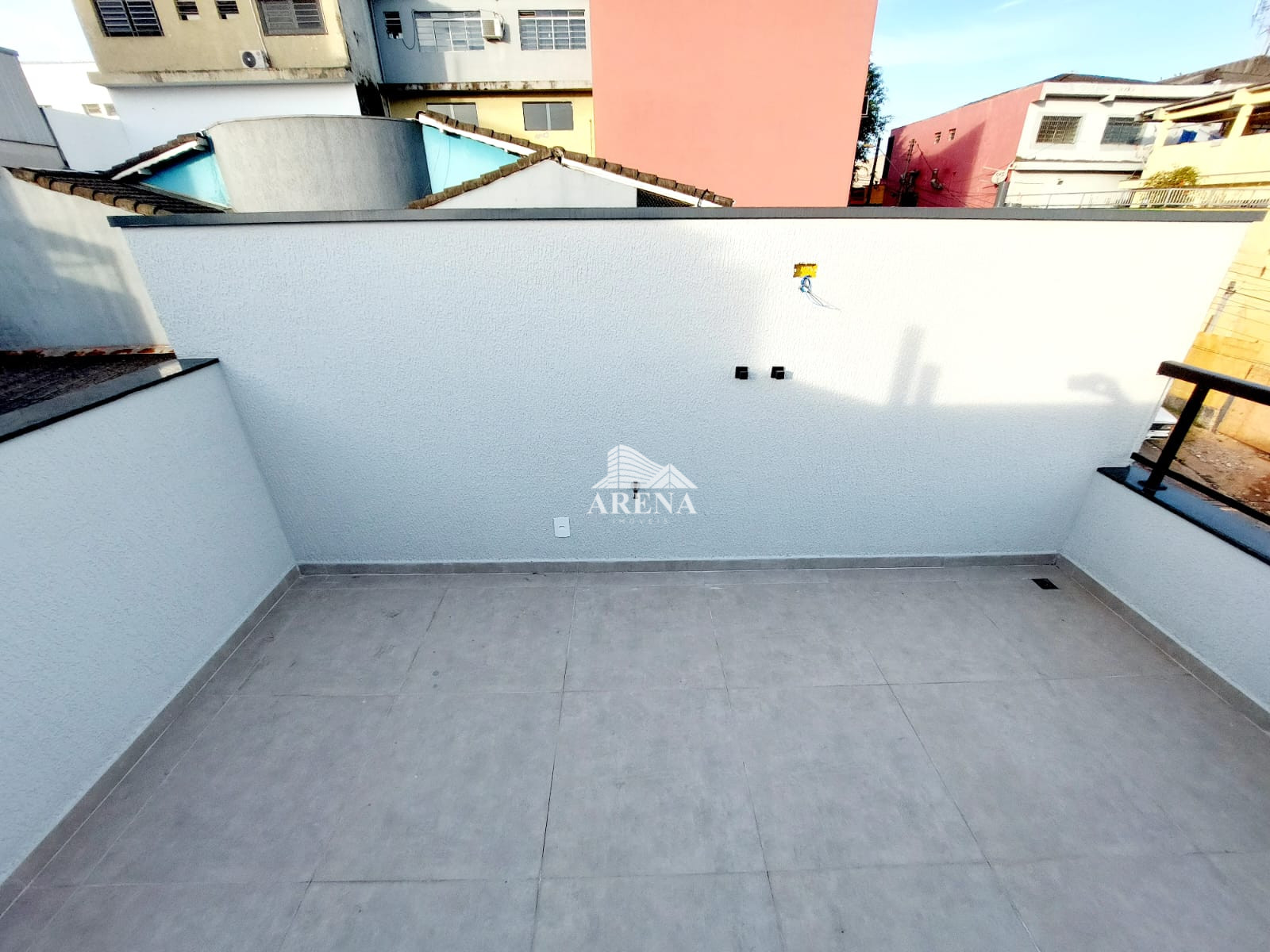 SOBRADO COM 3 DORMS, 2 VAGAS E ÁREA GOURMET