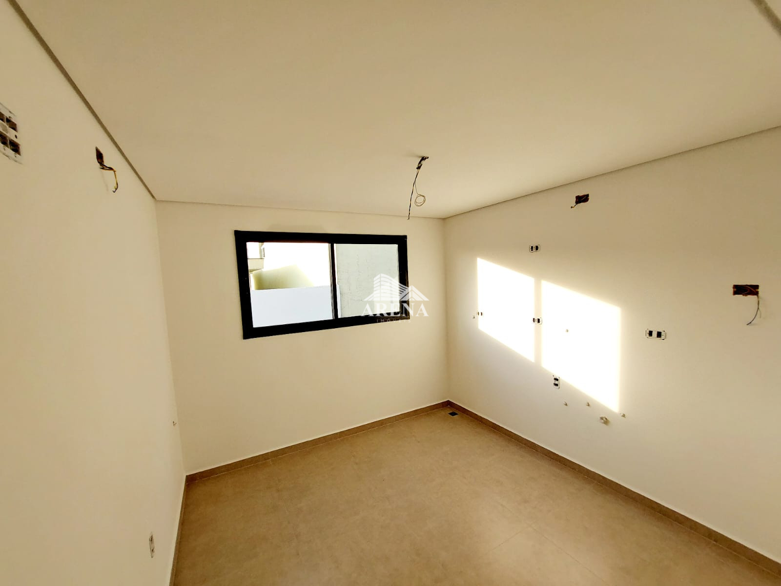 SOBRADO COM 3 DORMS, 2 VAGAS E ÁREA GOURMET