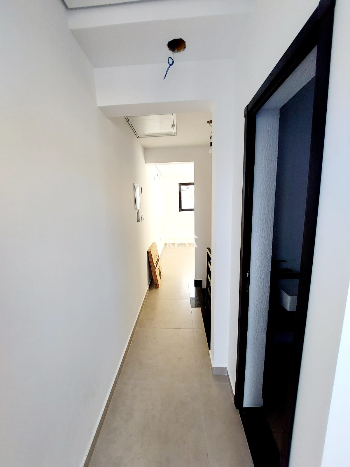 SOBRADO COM 3 DORMS, 2 VAGAS E ÁREA GOURMET