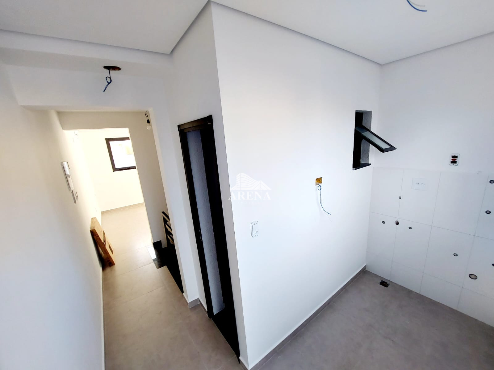 SOBRADO COM 3 DORMS, 2 VAGAS E ÁREA GOURMET