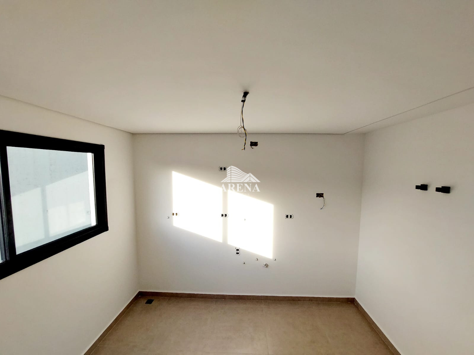 SOBRADO COM 3 DORMS, 2 VAGAS E ÁREA GOURMET