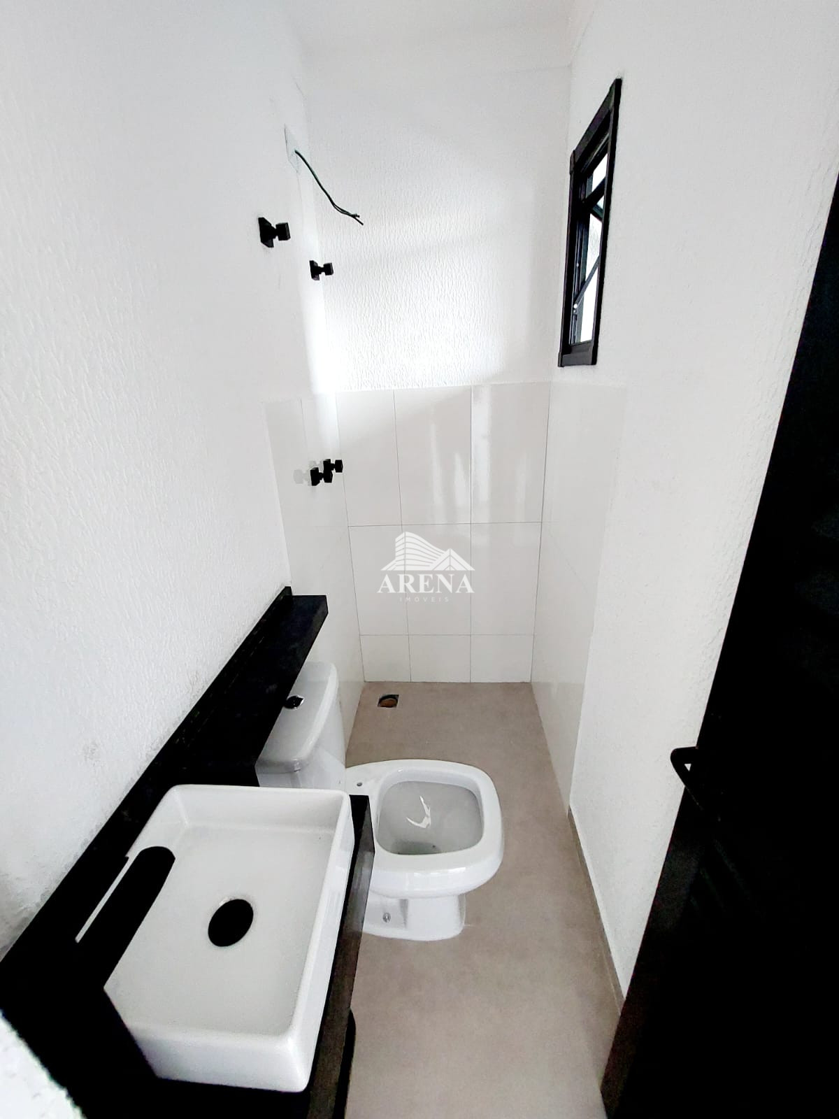 SOBRADO COM 3 DORMS, 2 VAGAS E ÁREA GOURMET