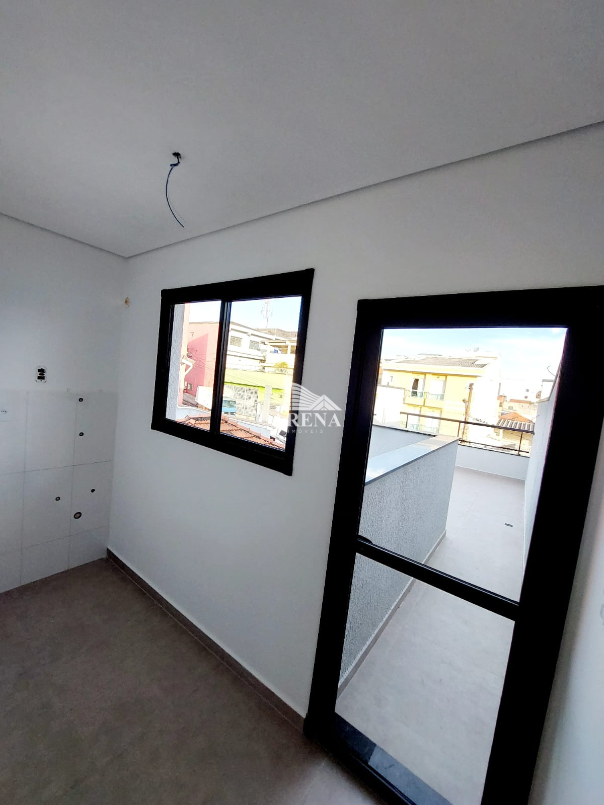 SOBRADO COM 3 DORMS, 2 VAGAS E ÁREA GOURMET