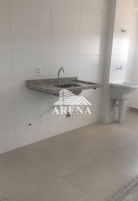 Apto  Vila Palmares com 2 dormitórios por  R$260.000