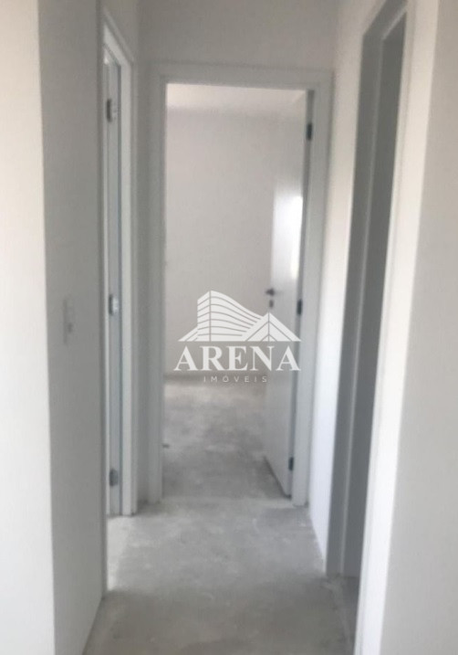 Apto  Vila Palmares com 2 dormitórios por  R$260.000