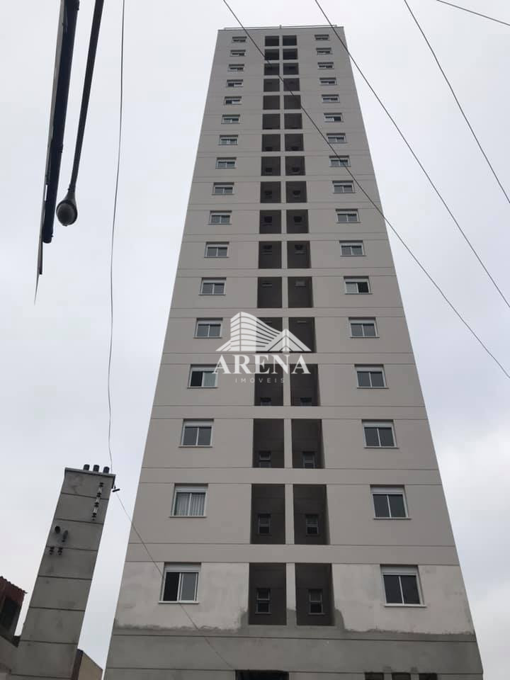 Apto  Vila Palmares com 2 dormitórios por  R$260.000