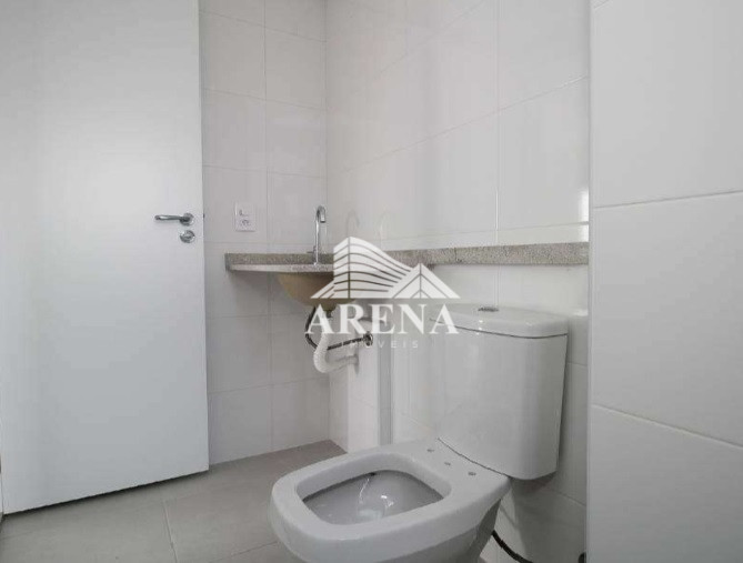 Apto  Vila Palmares com 2 dormitórios por  R$260.000