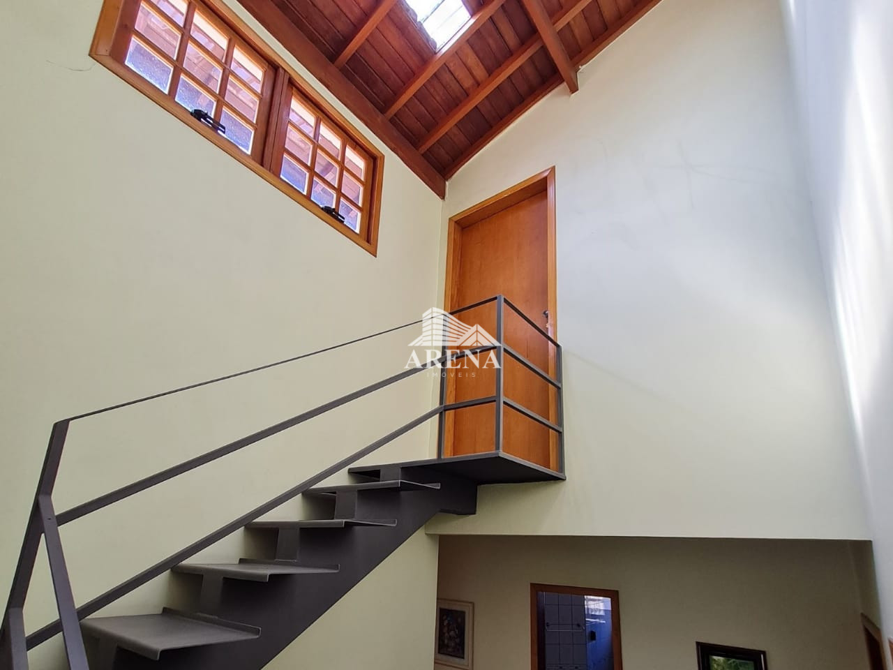 Sobrado cinematográfico  com 4 dormitórios no Bairro Matriz em Mauá