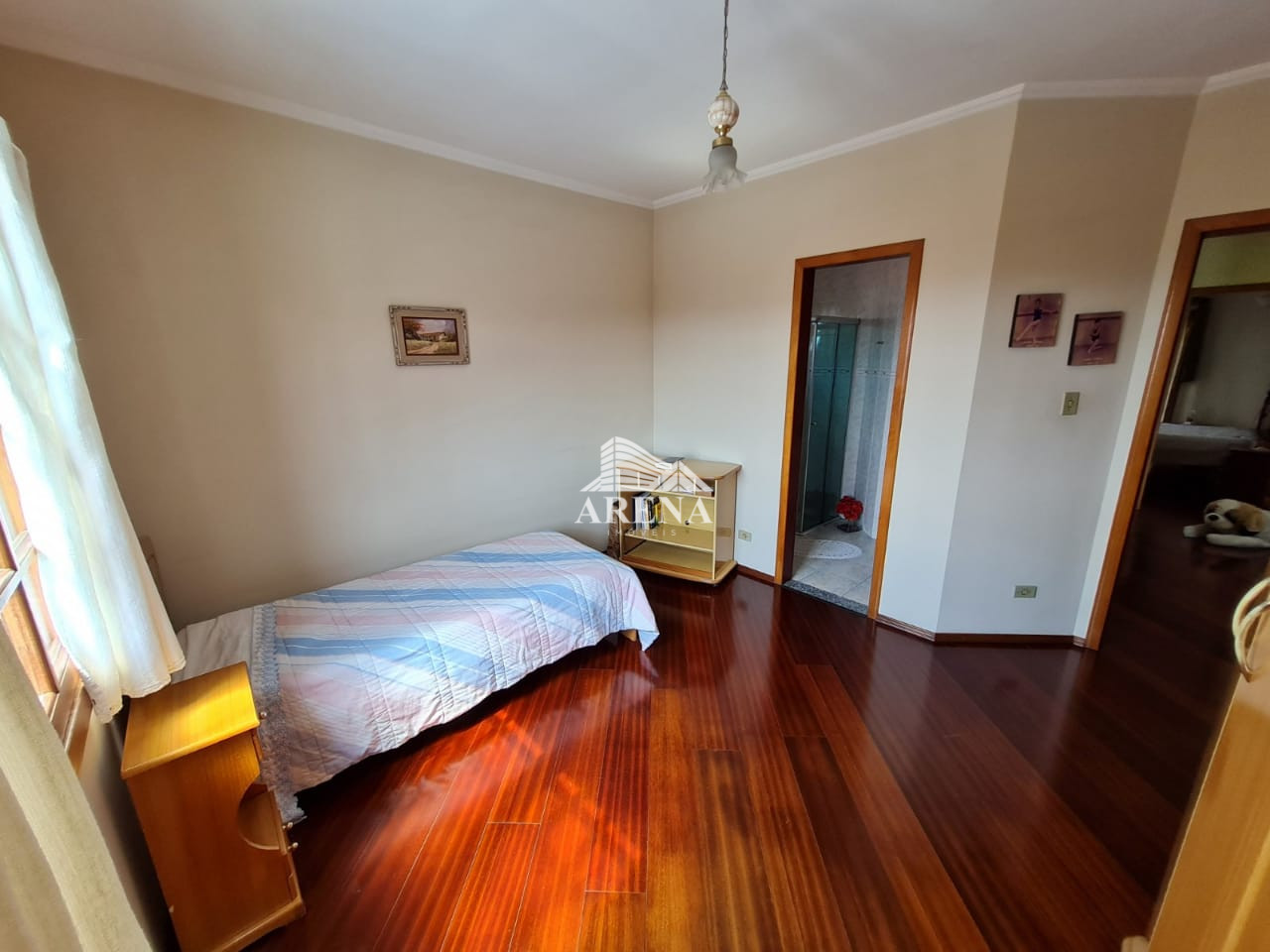 Sobrado cinematográfico  com 4 dormitórios no Bairro Matriz em Mauá