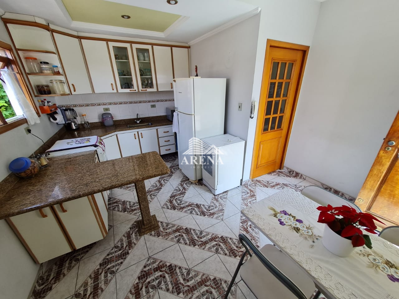 Sobrado cinematográfico  com 4 dormitórios no Bairro Matriz em Mauá