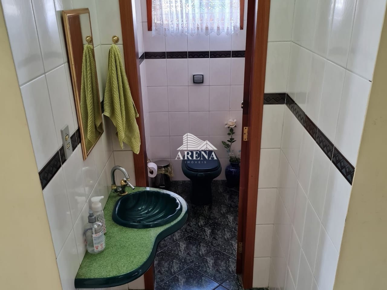 Sobrado cinematográfico  com 4 dormitórios no Bairro Matriz em Mauá