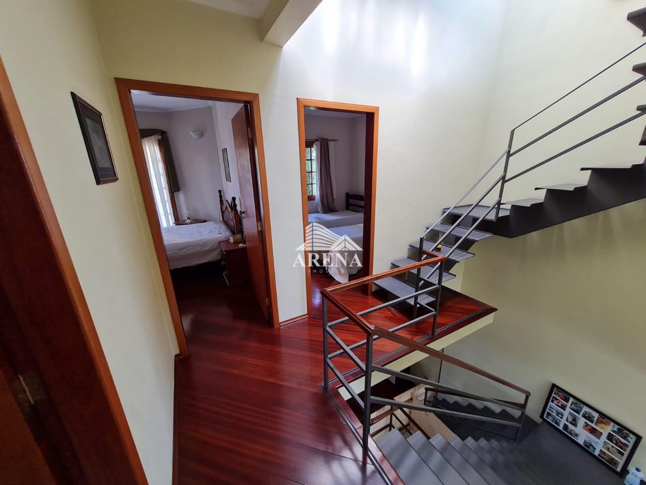 Sobrado cinematográfico  com 4 dormitórios no Bairro Matriz em Mauá