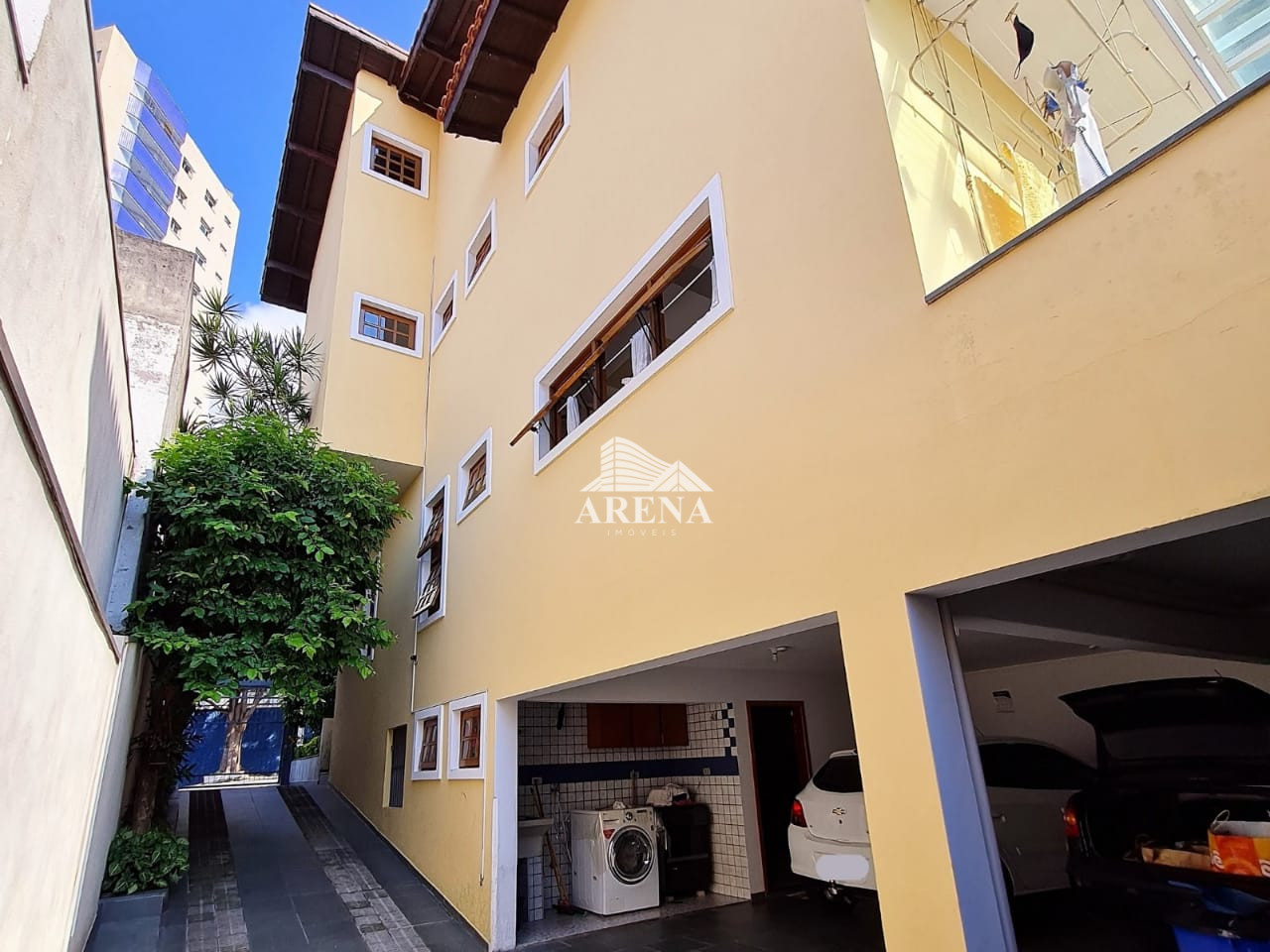 Sobrado cinematográfico  com 4 dormitórios no Bairro Matriz em Mauá