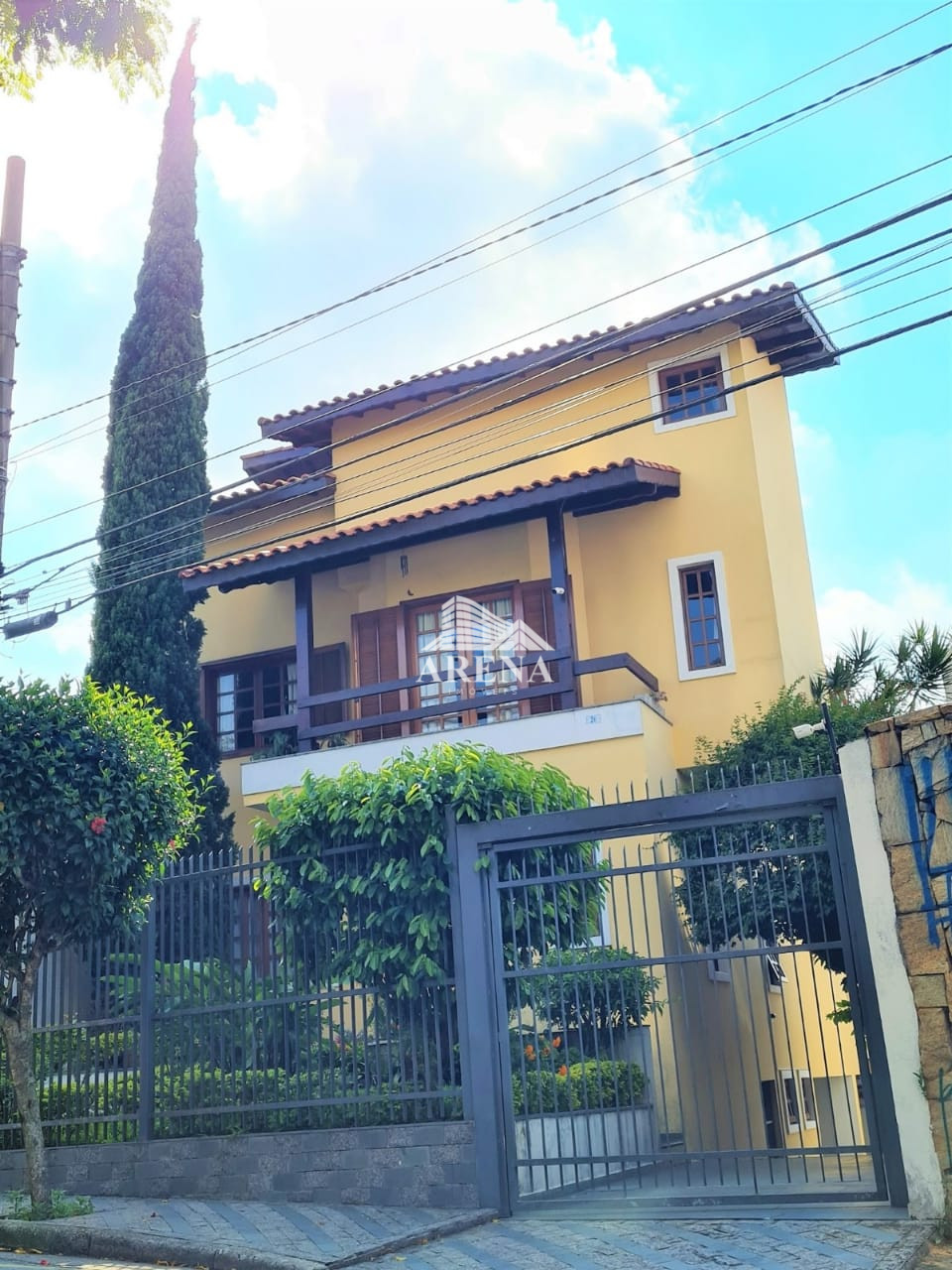 Sobrado cinematográfico  com 4 dormitórios no Bairro Matriz em Mauá