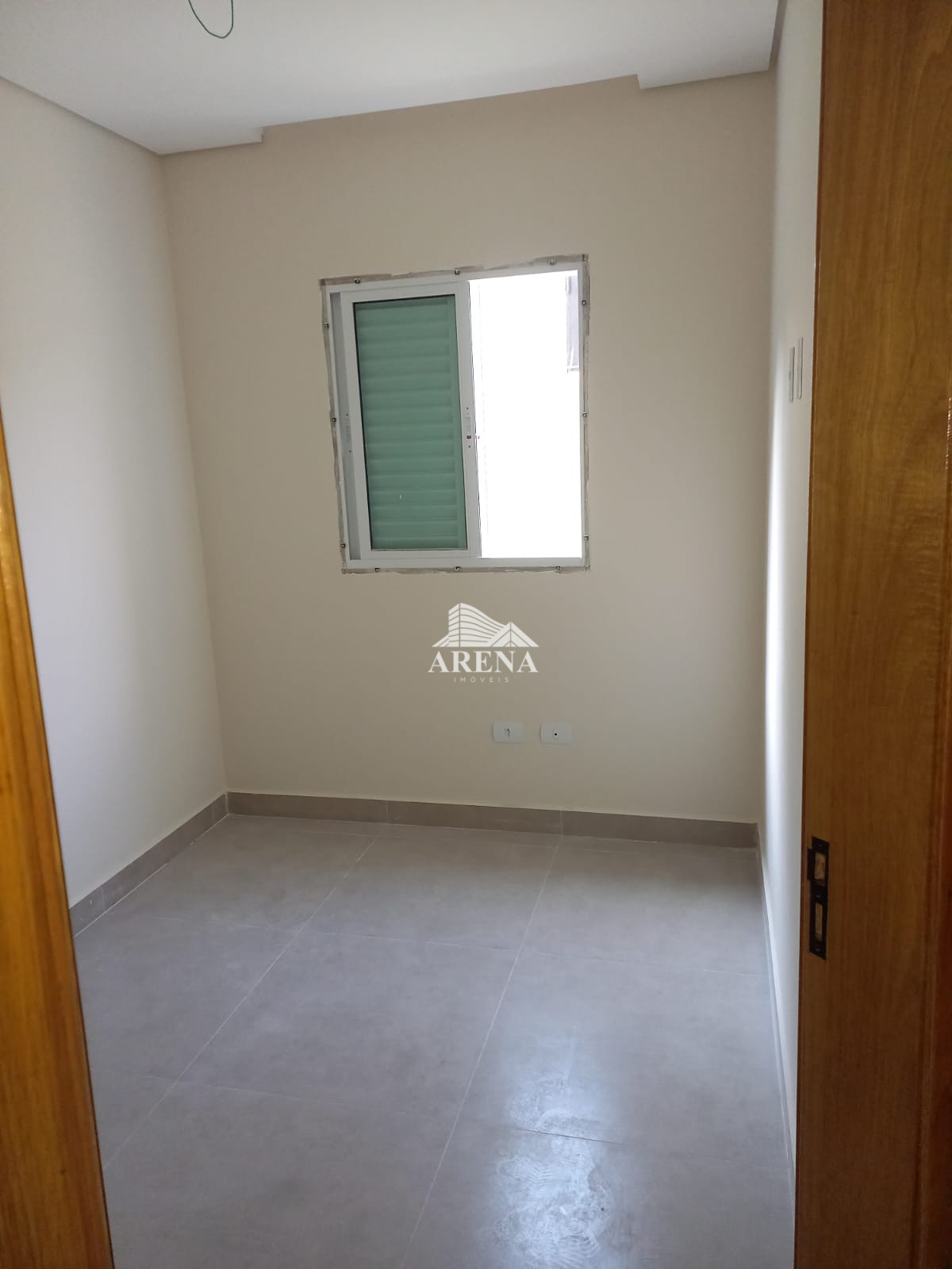 Sobrado triplex no Pq Jaçatuba/Curuçá com 2 suítes.