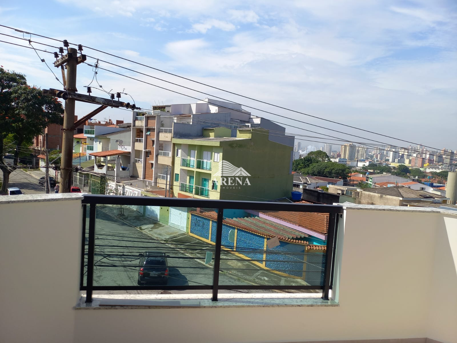 Sobrado triplex no Pq Jaçatuba/Curuçá com 2 suítes.