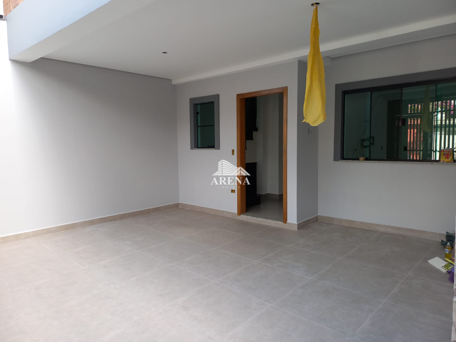 Sobrado triplex no Pq Jaçatuba/Curuçá com 2 suítes.