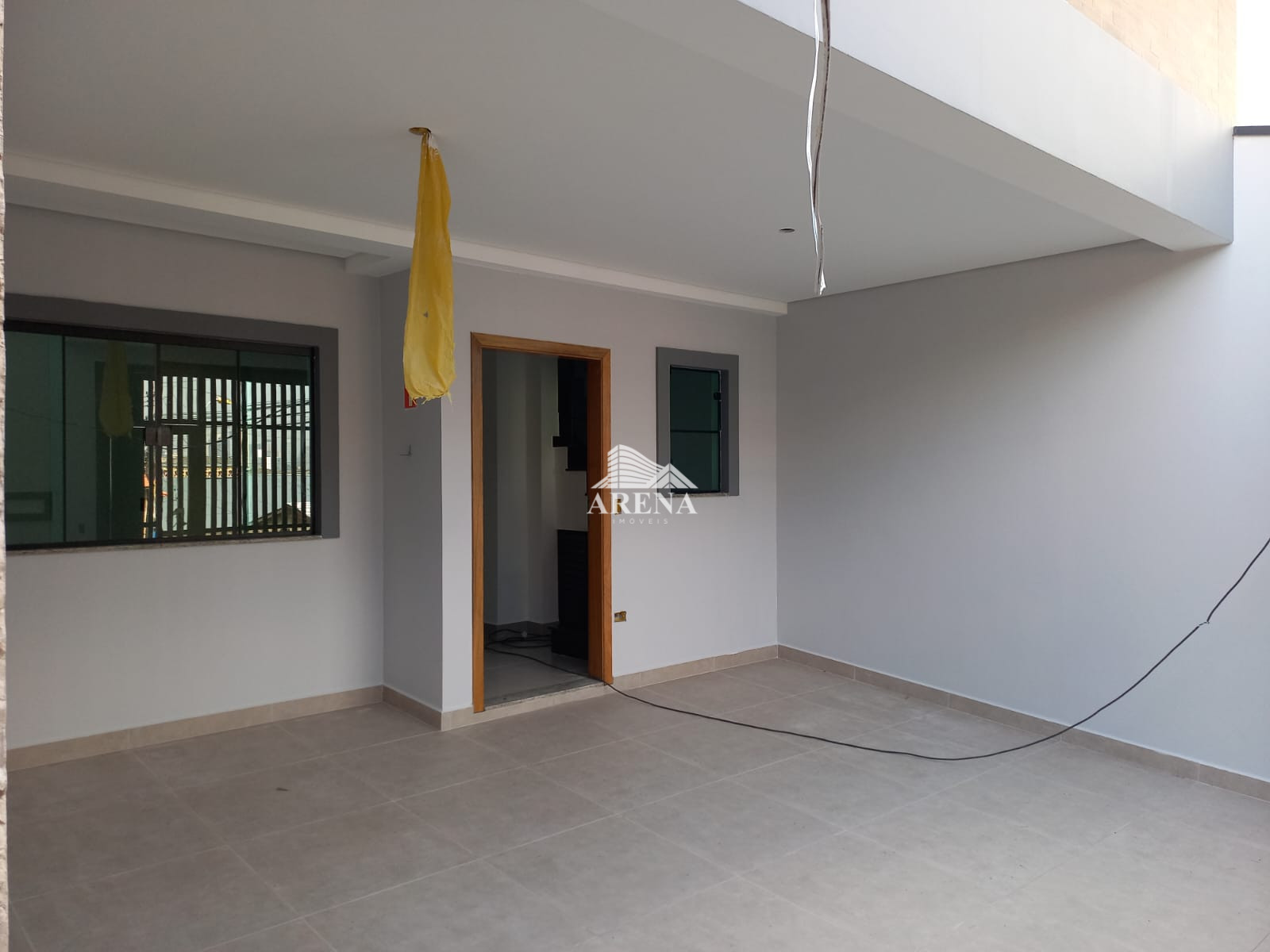 Sobrado triplex no Pq Jaçatuba/Curuçá com 2 suítes.