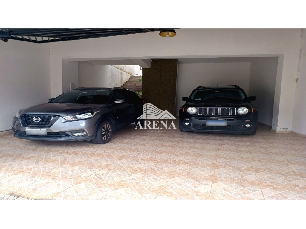 Casa assobradada na Vila Humaitá com 2 dormitórios, sendo 1 suíte. Sótão grande com escritório e ofi