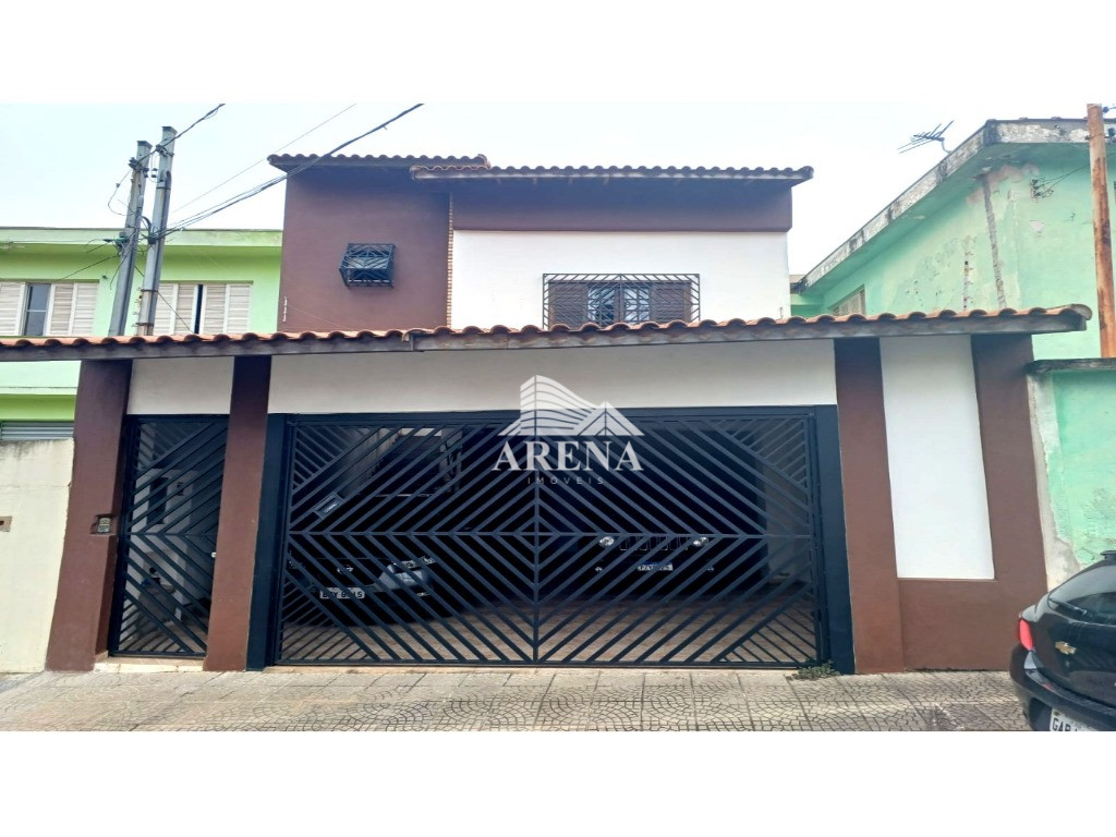 Casa assobradada na Vila Humaitá com 2 dormitórios, sendo 1 suíte. Sótão grande com escritório e ofi