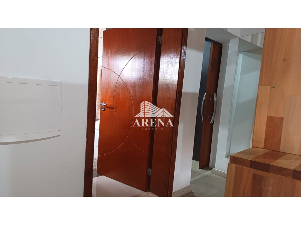 Casa assobradada na Vila Humaitá com 2 dormitórios, sendo 1 suíte. Sótão grande com escritório e ofi