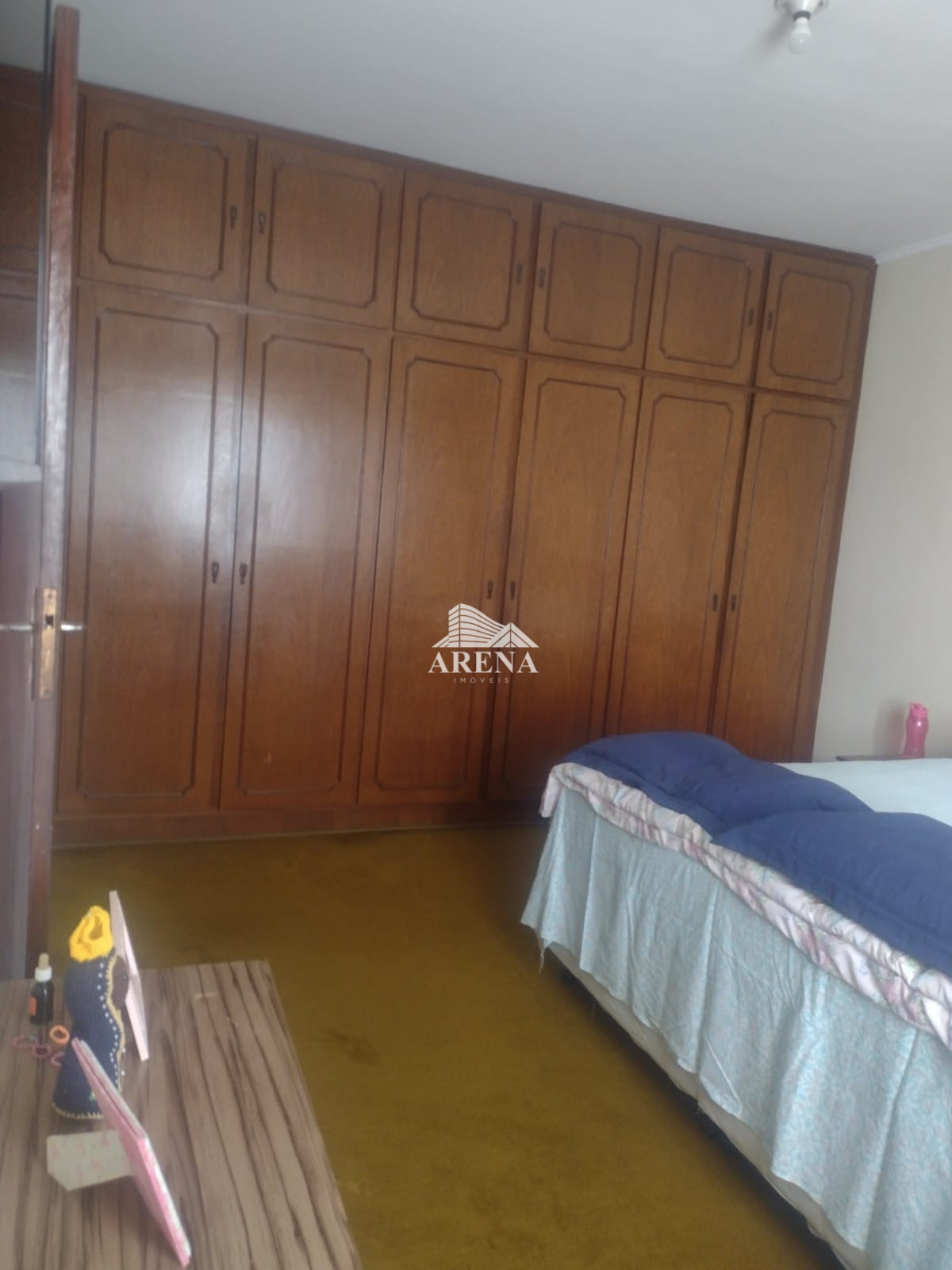 Sobrado com 3 dormitórios no Bairro Sta Maria mais casa com 2 dormitórios nos fundos.