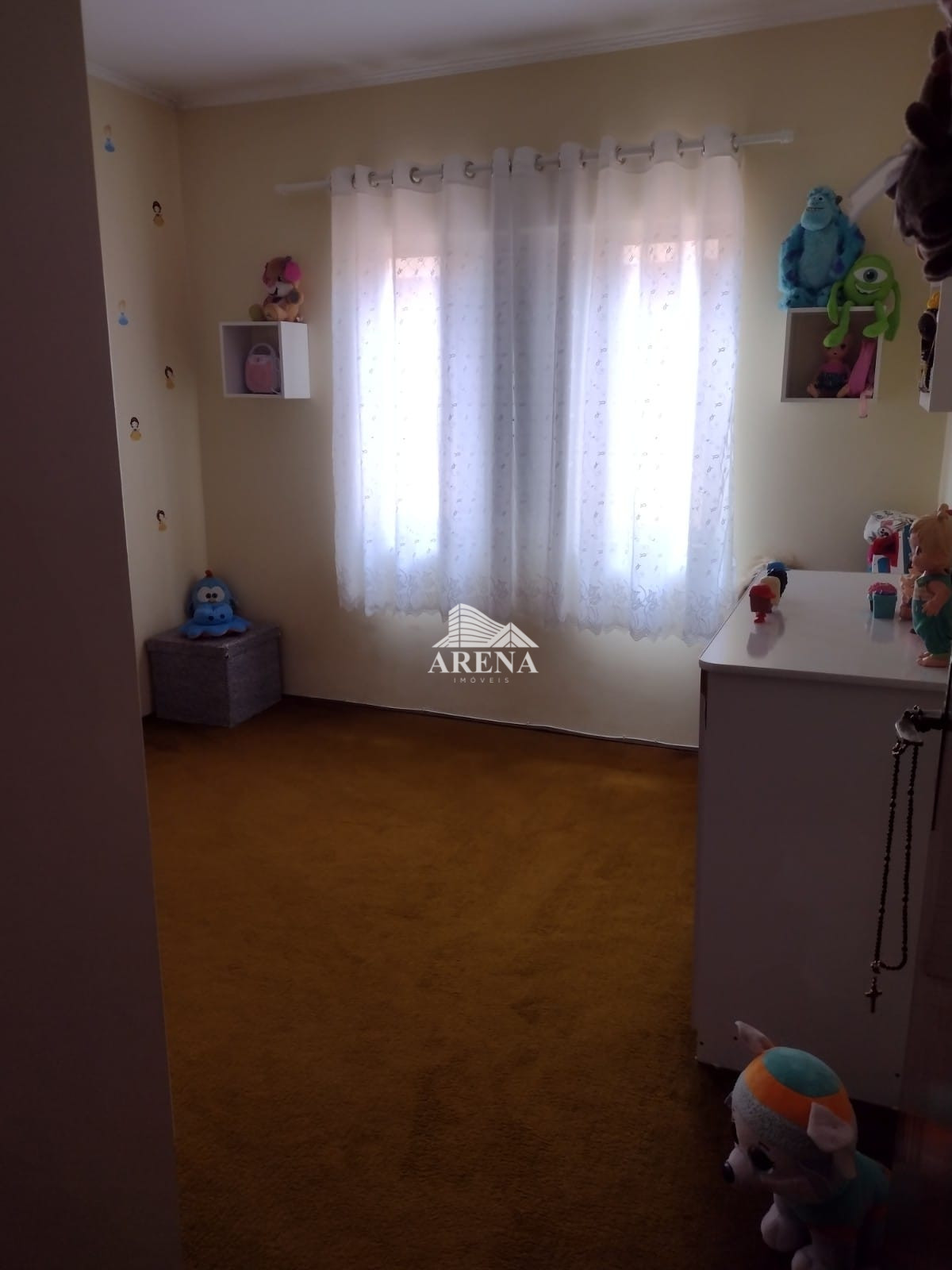 Sobrado com 3 dormitórios no Bairro Sta Maria mais casa com 2 dormitórios nos fundos.