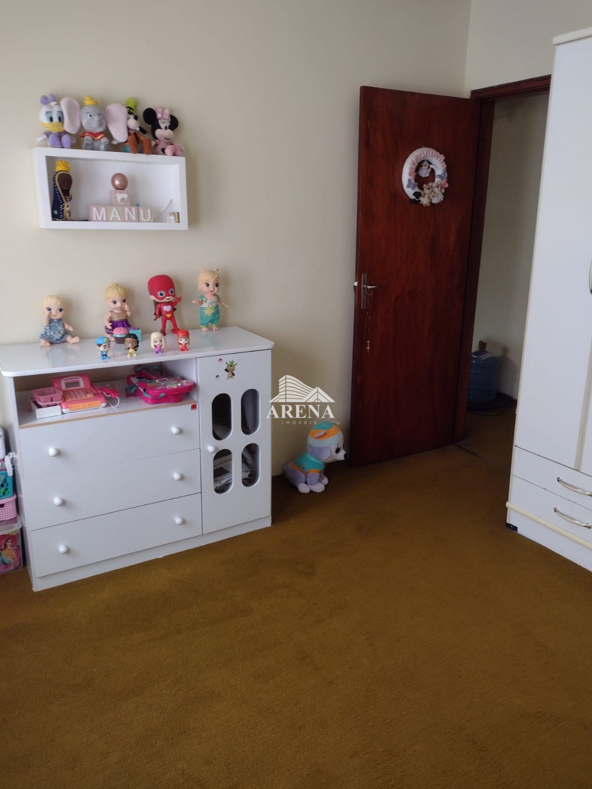 Sobrado com 3 dormitórios no Bairro Sta Maria mais casa com 2 dormitórios nos fundos.