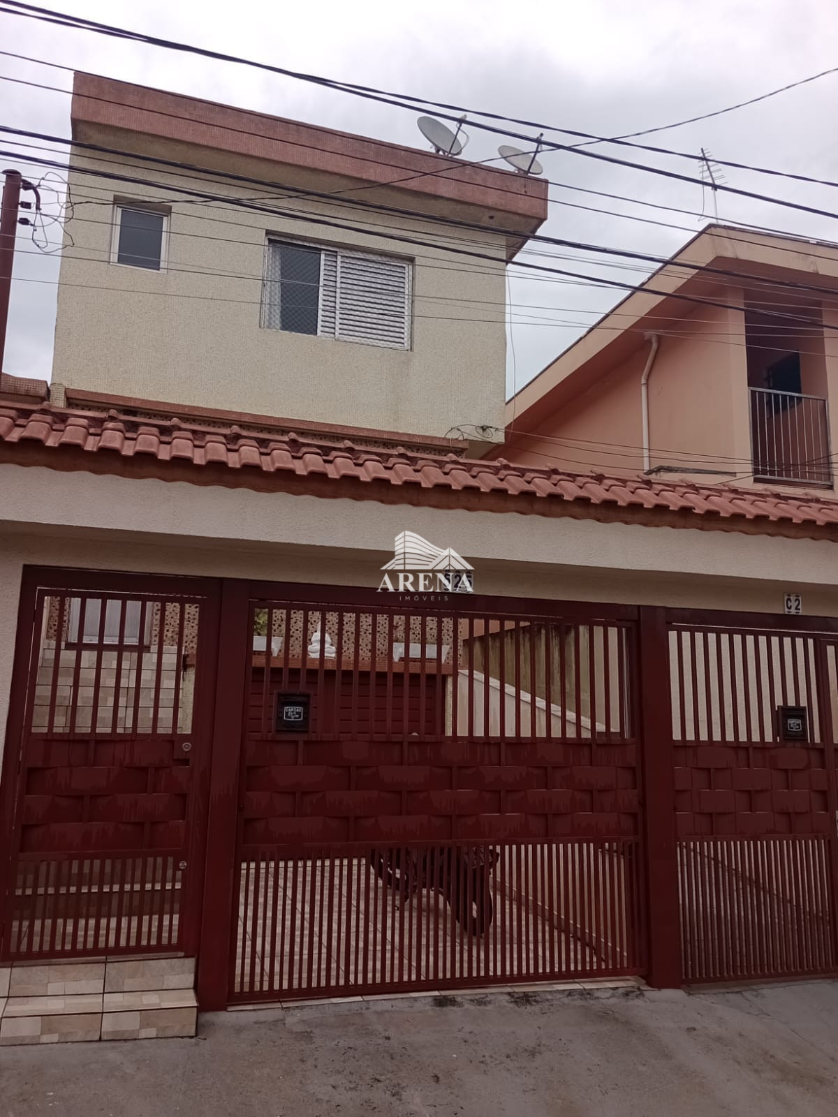 Sobrado com 3 dormitórios no Bairro Sta Maria mais casa com 2 dormitórios nos fundos.