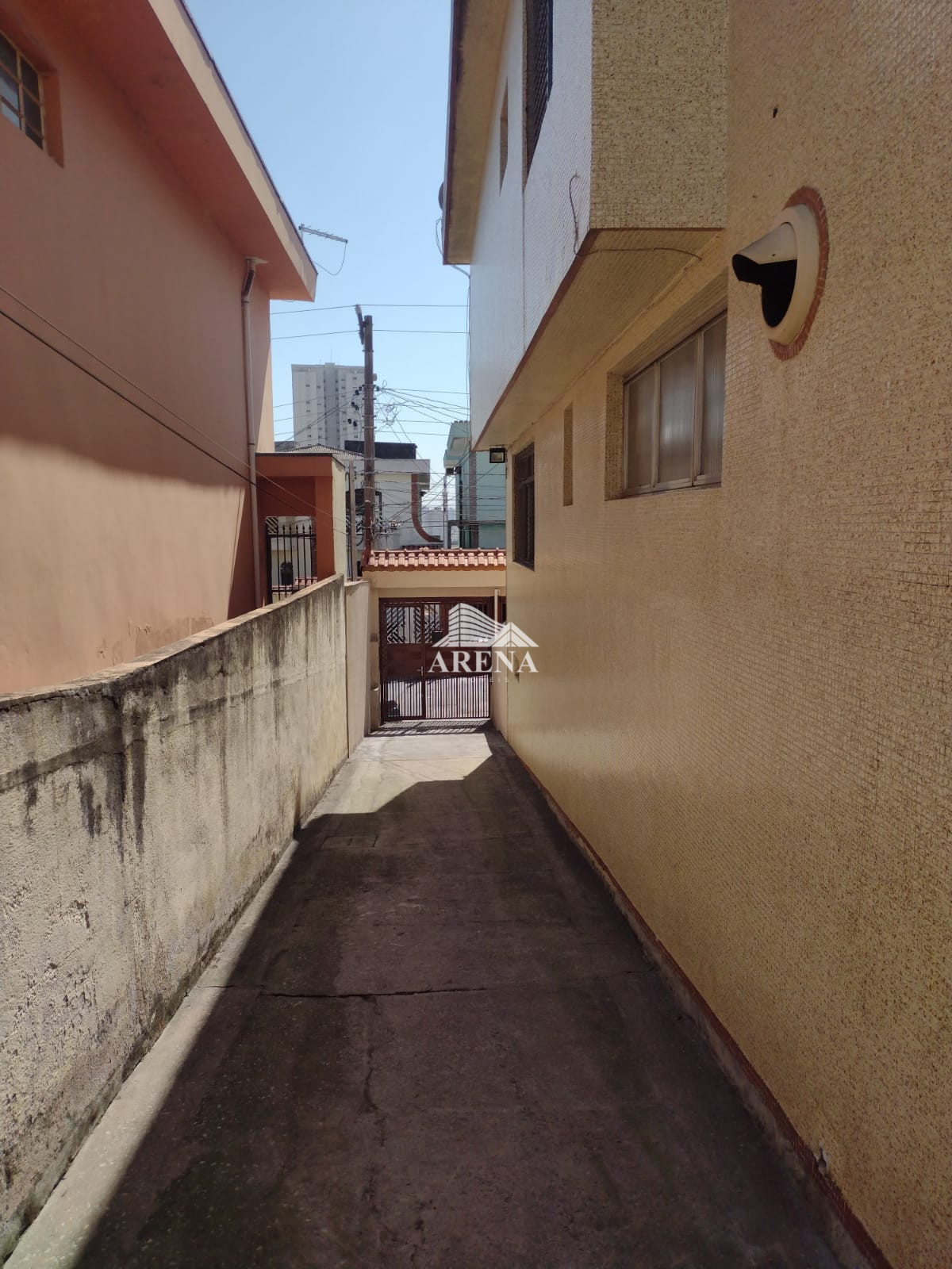 Sobrado com 3 dormitórios no Bairro Sta Maria mais casa com 2 dormitórios nos fundos.