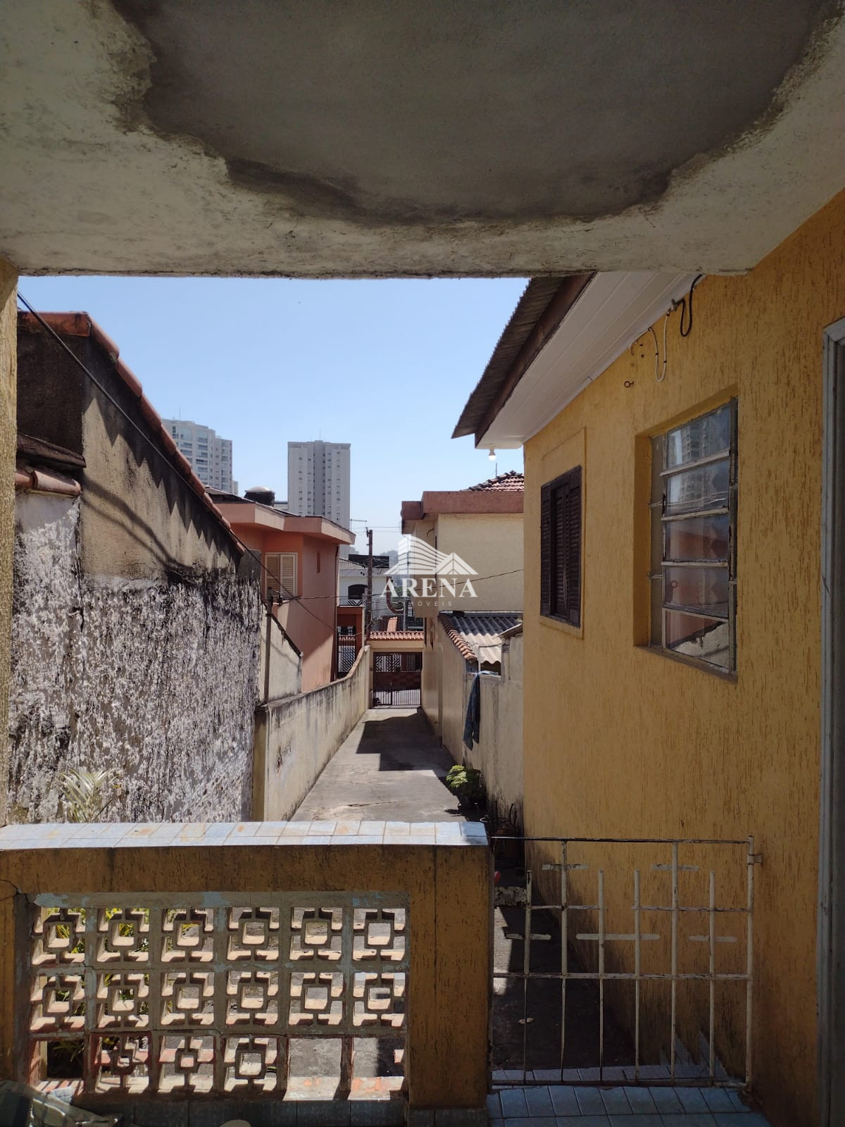 Sobrado com 3 dormitórios no Bairro Sta Maria mais casa com 2 dormitórios nos fundos.