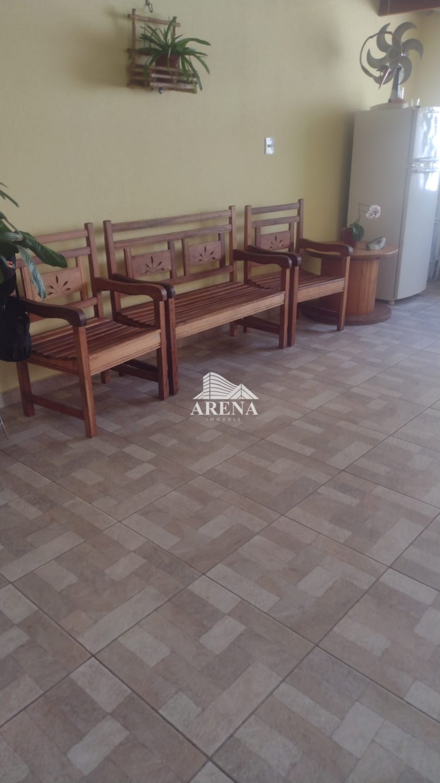 Sobrado com 3 dormitórios no Bairro Sta Maria mais casa com 2 dormitórios nos fundos.