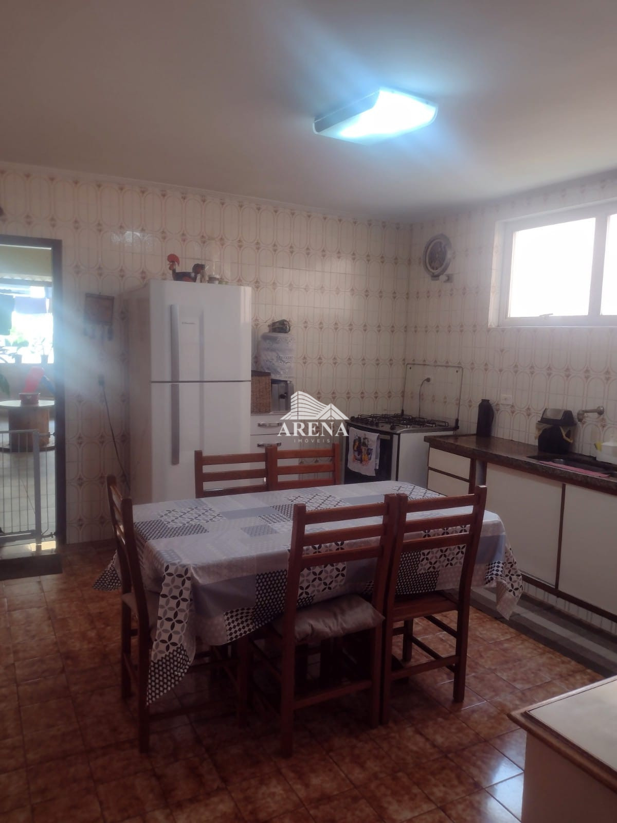 Sobrado com 3 dormitórios no Bairro Sta Maria mais casa com 2 dormitórios nos fundos.