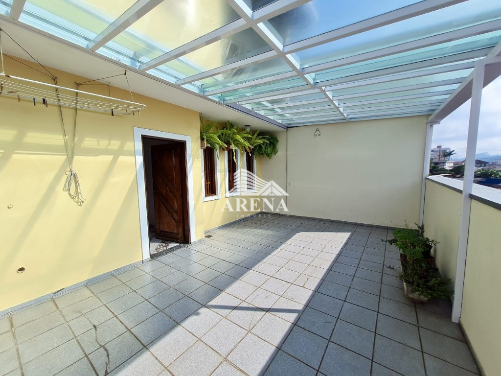 Sobrado cinematográfico  com 4 dormitórios ( 2 suíte: 1 com terraço, closet  e hidromassagem), sala 