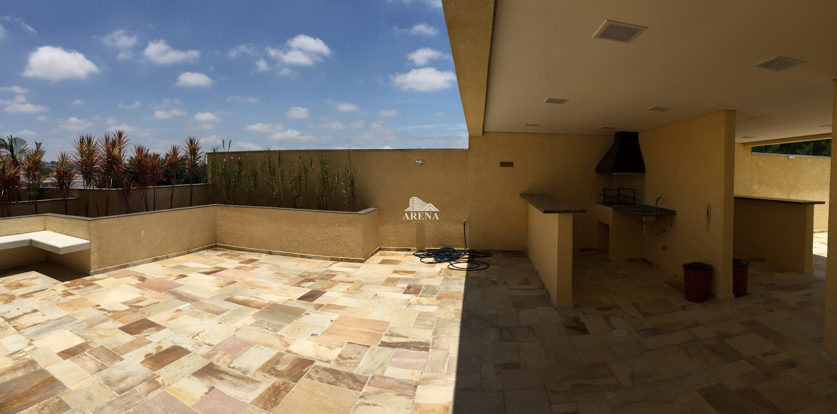  Apto com 2 dormitórios n Baeta Neves