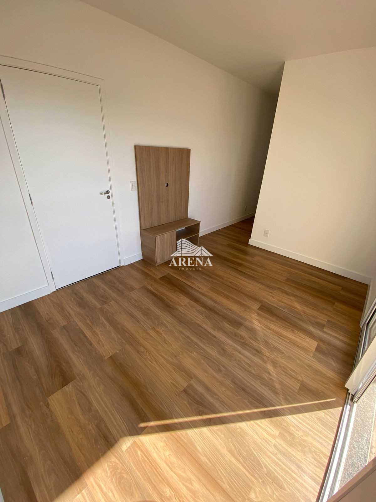  Apto com 2 dormitórios n Baeta Neves