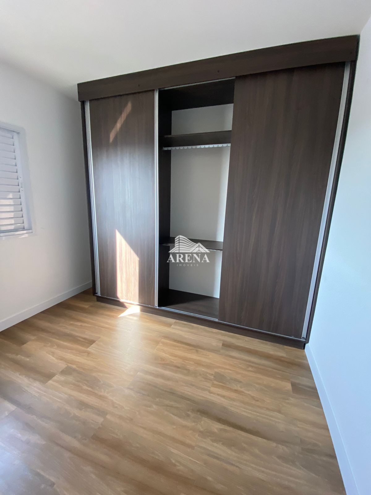  Apto com 2 dormitórios n Baeta Neves