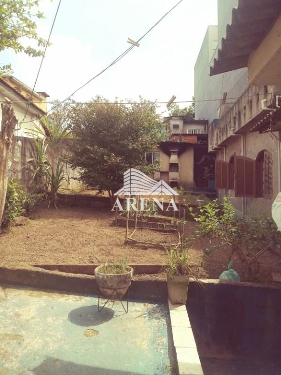 Terreno de 410 m2 com duas casa antigas