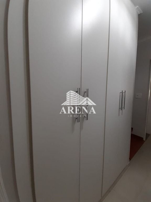 Lindo sobrado, parte inferior garagem para de 6 a 8 carros, pegando quase toda extensão da casa no s