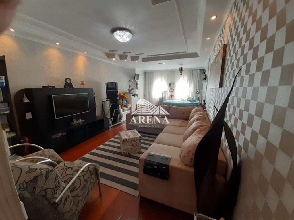 Lindo sobrado, parte inferior garagem para de 6 a 8 carros, pegando quase toda extensão da casa no s