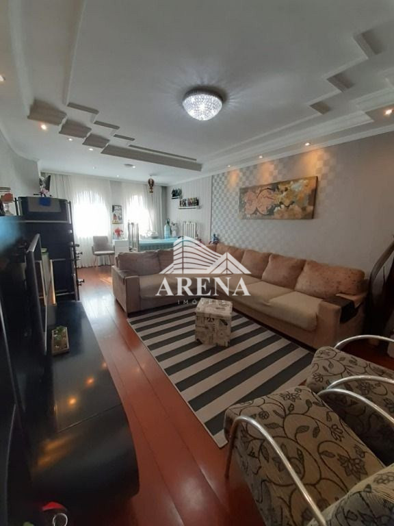 Lindo sobrado, parte inferior garagem para de 6 a 8 carros, pegando quase toda extensão da casa no s