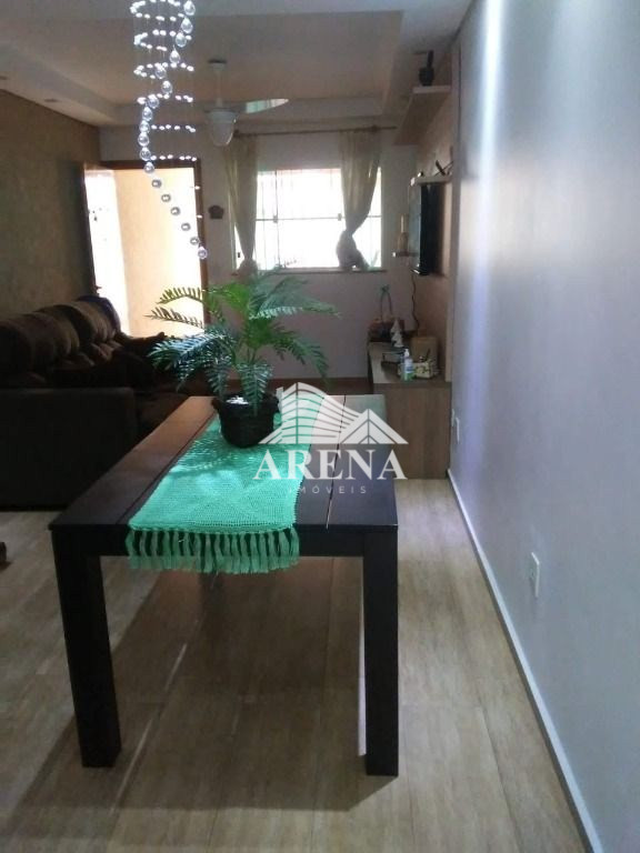 Belo sobrado com 3 quartos (1 suíte), sala, 3 banheiros, lavanderia, área para churrasco,área de luz